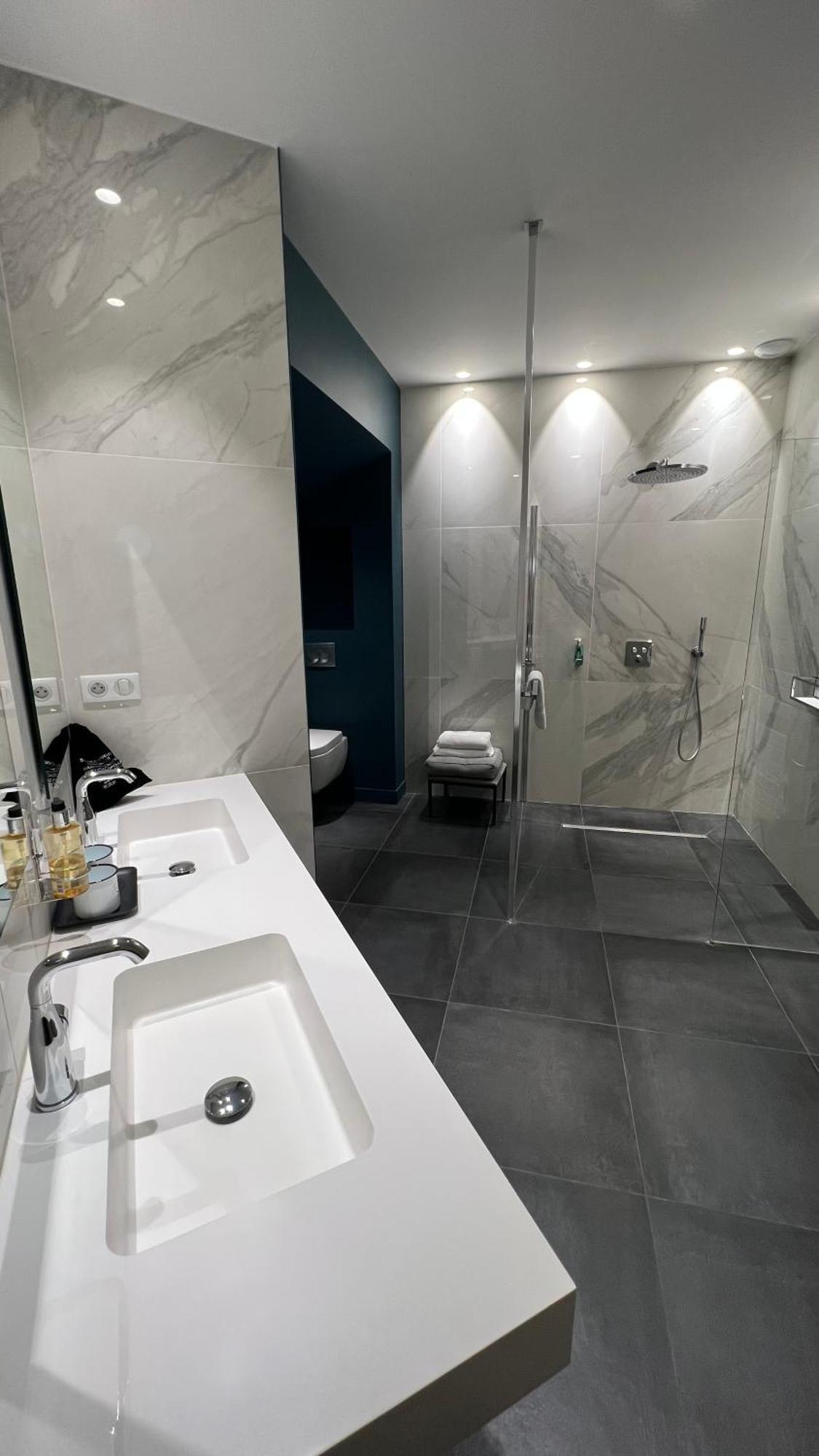 Hotel Et Apparts Marin Laval  Exterior photo
